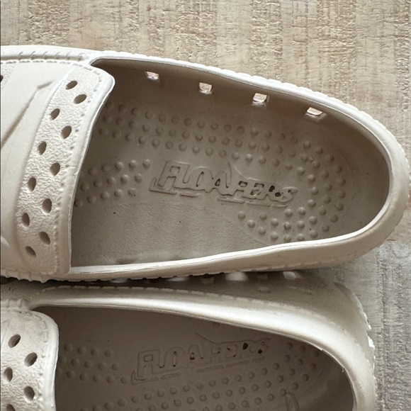 Floafers - Picture 10 of 11